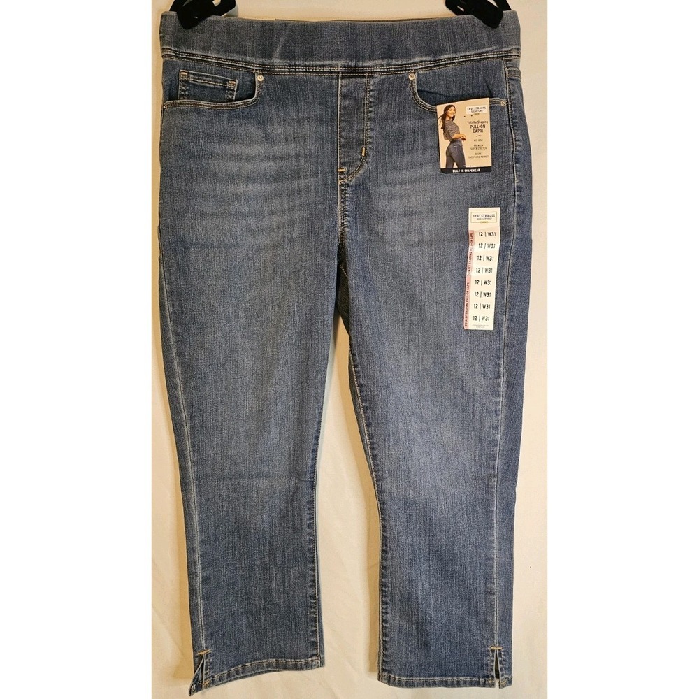 NWT Levi Strauss Signature Gold Totally Shaping Pull-On Capri Stretch Pockets